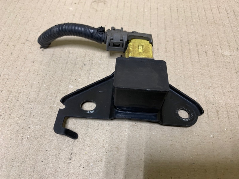 Датчик удара передний правый HIGHLANDER 01-07 2002 Внедорожник 3.0 1MZFE Датчик удара передний правый HIGHLANDER 01-07 2002 Внедорожник 3.0 1MZFE