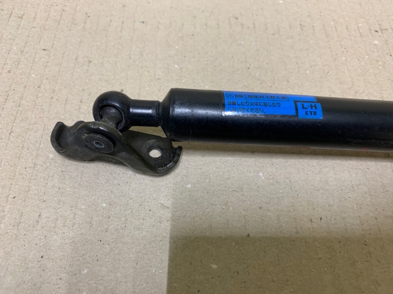 Амортизатор крышки багажника левый TOYOTA HIGHLANDER 01-07 Внедорожник 3.0 1MZFE Амортизатор крышки багажника левый TOYOTA HIGHLANDER 01-07 Внедорожник 3.0 1MZFE