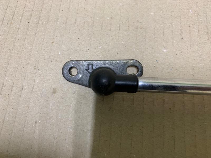 Амортизатор крышки багажника правый HIGHLANDER 01-07 2002 Внедорожник 3.0 1MZFE Амортизатор крышки багажника правый HIGHLANDER 01-07 2002 Внедорожник 3.0 1MZFE