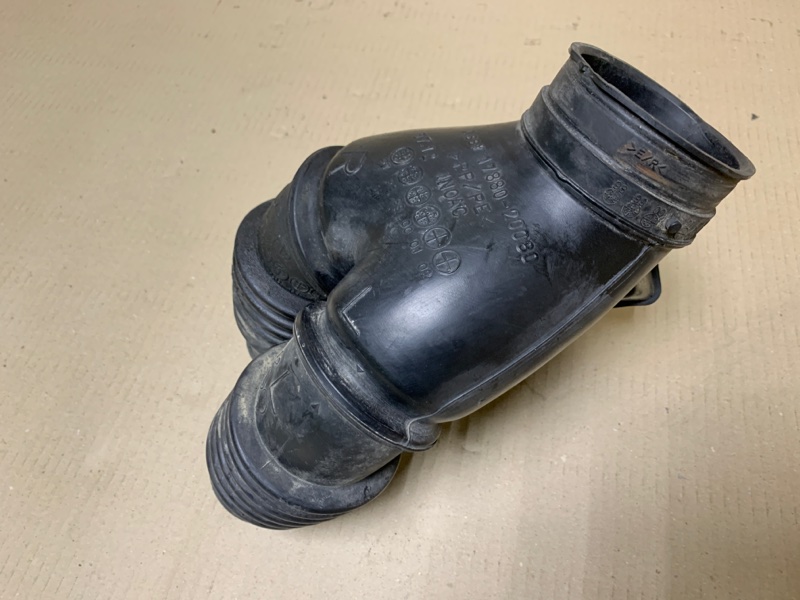 Патрубок воздушного фильтра HIGHLANDER 01-07 2002 Внедорожник 3.0 1MZFE