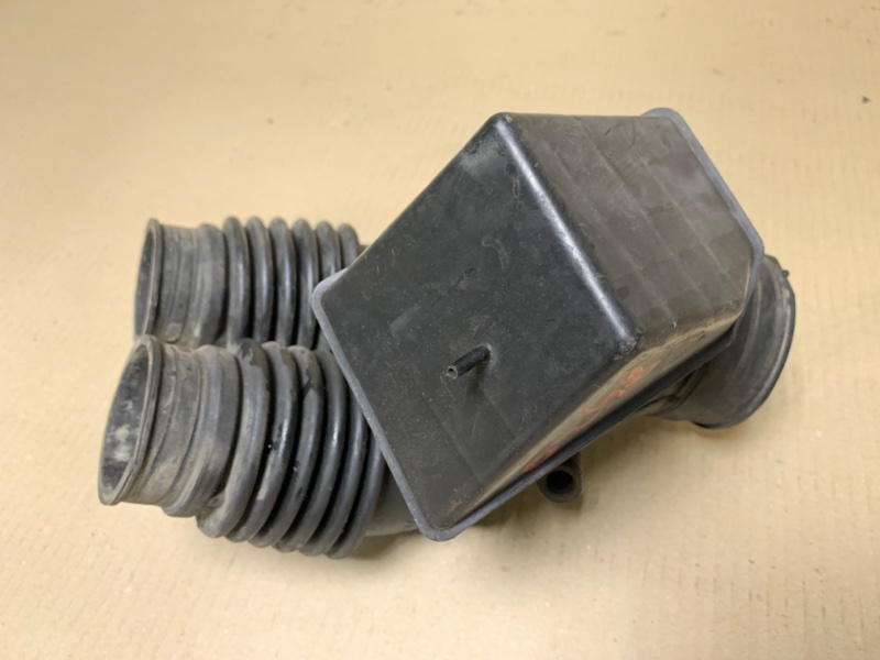 Патрубок воздушного фильтра HIGHLANDER 01-07 2002 Внедорожник 3.0 1MZFE