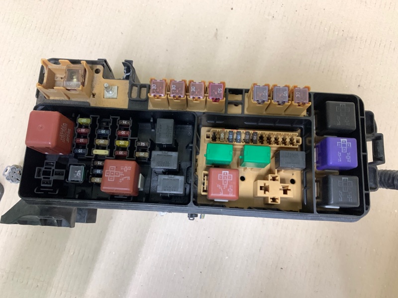 Блок предохранителей моторный отсек HIGHLANDER 01-07 2002 Внедорожник 3.0 1MZFE