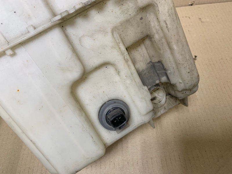 Бачок омывателя HIGHLANDER 01-07 2002 Внедорожник 3.0 1MZFE