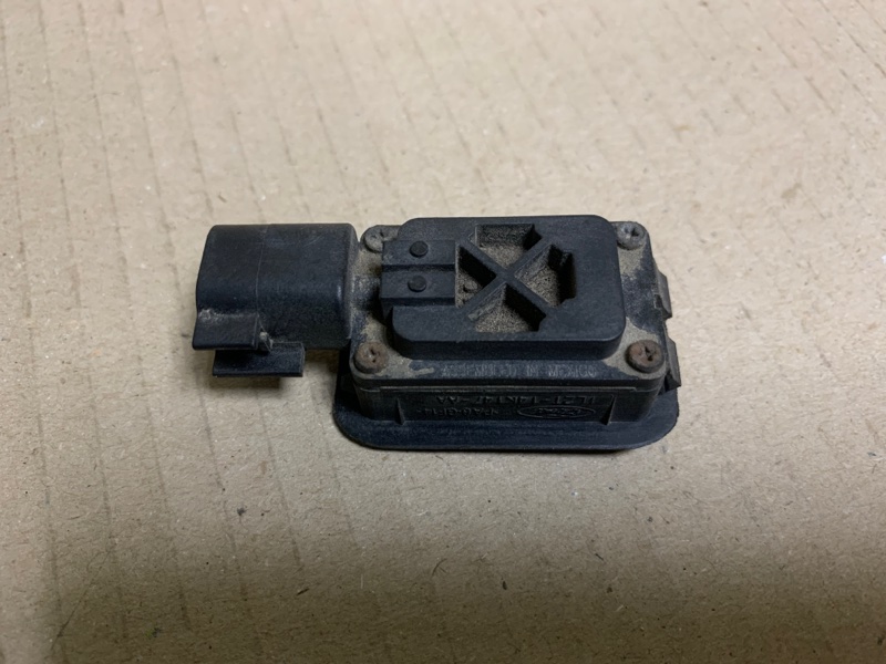 Кнопка открывания багажника наружная FUSION 14- 2015 Седан C15HDTX