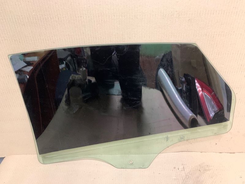 Стекло двери заднее правое FUSION 14- 2015 Седан C15HDTX