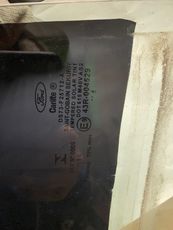 Стекло двери заднее правое FUSION 14- 2015 Седан C15HDTX