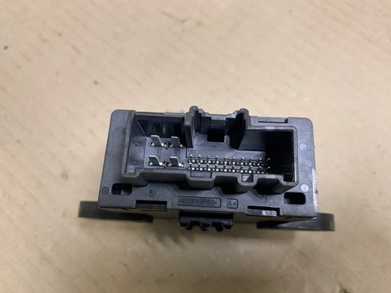 Блок управления дверей задний левый FUSION 14- 2015 Седан C15HDTX