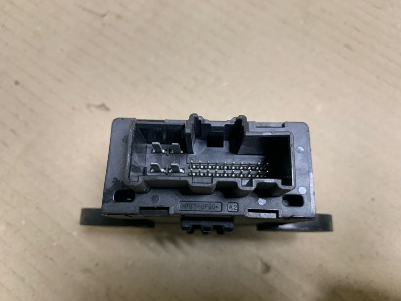 Блок управления дверей задний правый FUSION 14- 2015 Седан C15HDTX