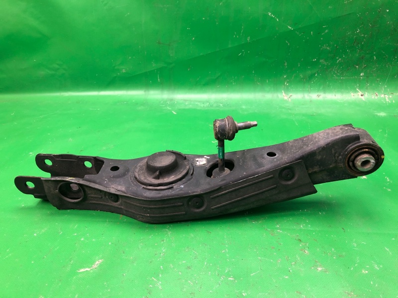 Рычаг задней подвески поперечный нижний задний правый KIA SORENTO UM 14- 55220-C5050 Б/У