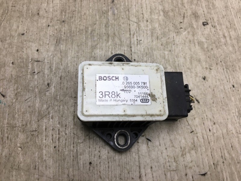 Запчасть датчик ускорения HYUNDAI SONATA YF 10-14 2012 YF 2.0 G4KH 95690-3K500 Б/У Датчик ускорения HYUNDAI SONATA YF 10-14 2012 YF 2.0 G4KH 95690-3K500 Б/У