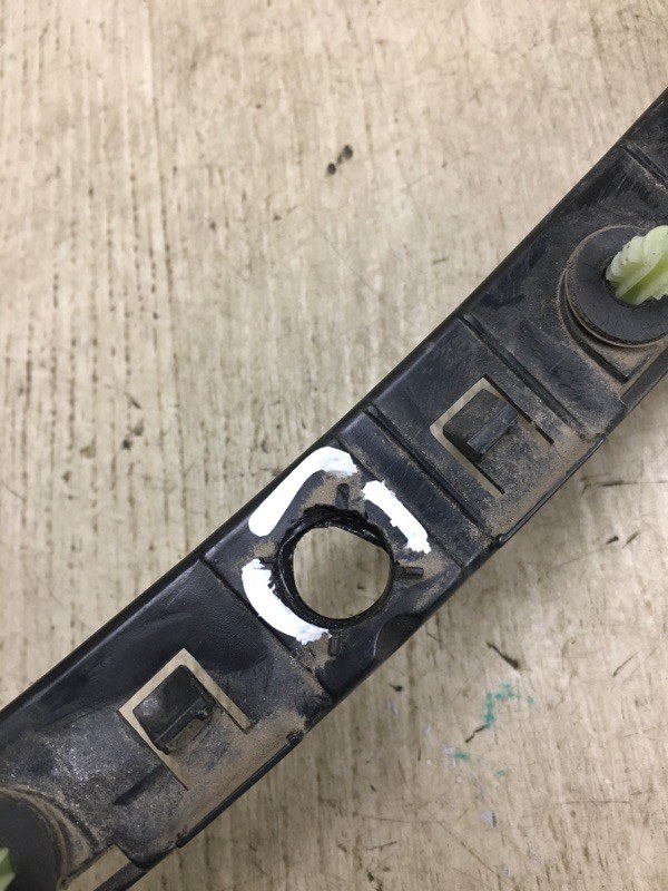 Кронштейн заднего бампера левый DART 12-16 2014 PF 2.4 ED6