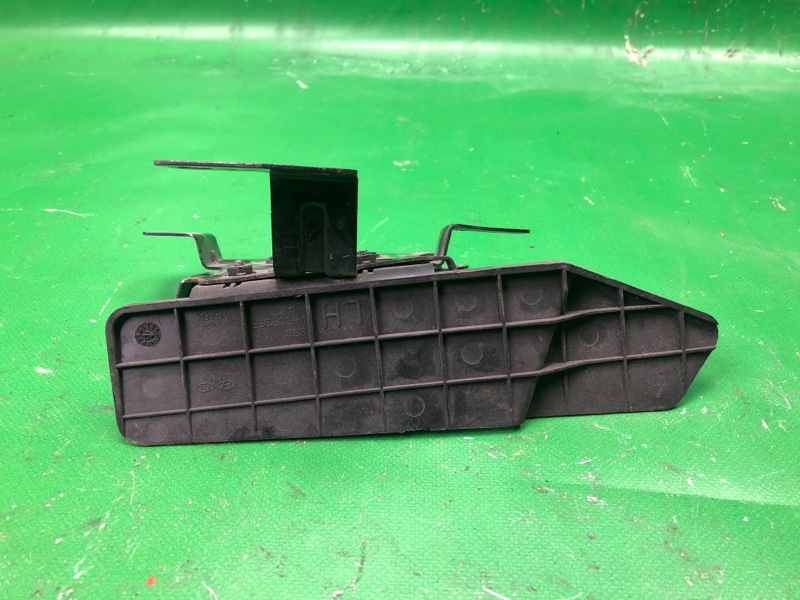 Кронштейн датчика слепых зон левый SONATA YF 10-14 2014 YF 2.0 G4KH