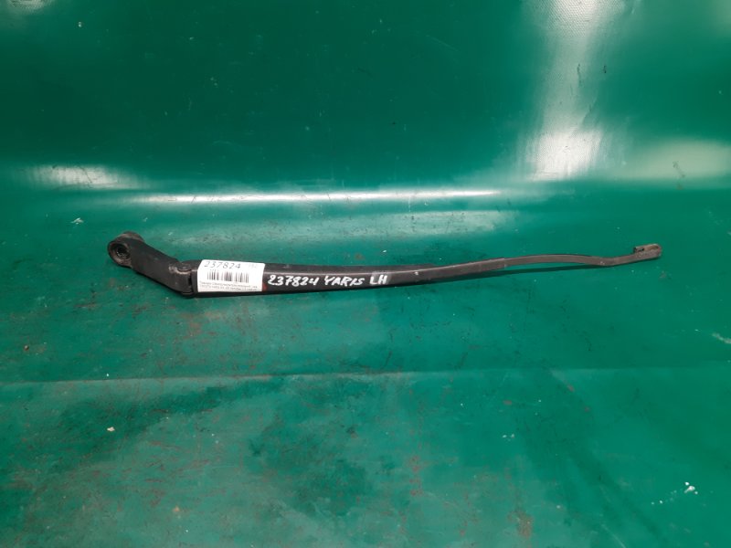 Поводок стеклоочистителя передний левый TOYOTA YARIS 05–11 2008 Хэтчбек 1.5 1NZ-FE 85221-52240 Б/У