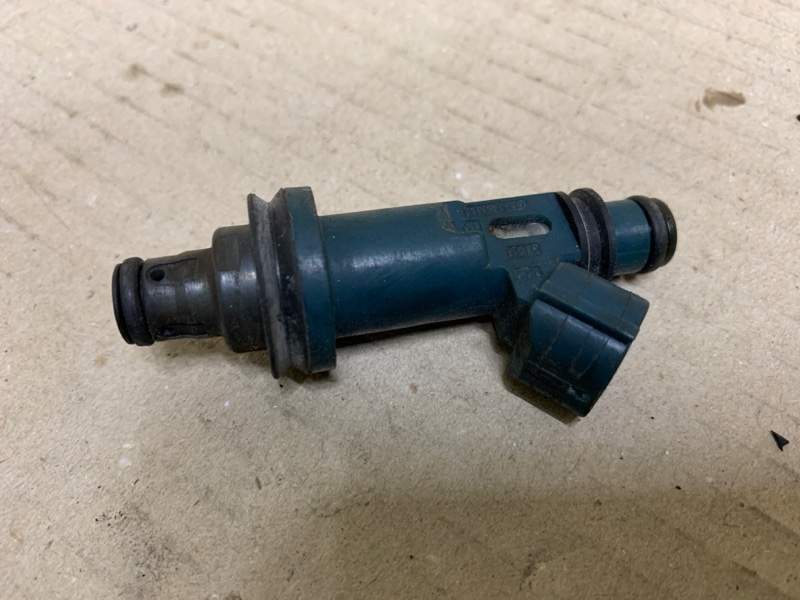 Форсунка топливная HIGHLANDER 01-07 2002 Внедорожник 3.0 1MZFE