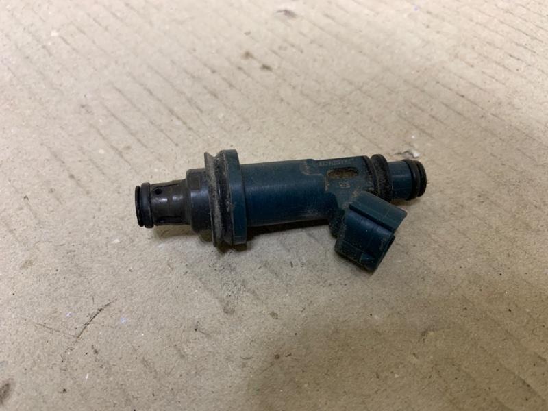 Запчасть форсунка топливная TOYOTA HIGHLANDER 01-07 2002 Внедорожник 3.0 1MZFE 23209-20020 Б/У Форсунка топливная TOYOTA HIGHLANDER 01-07 2002 Внедорожник 3.0 1MZFE 23209-20020 Б/У