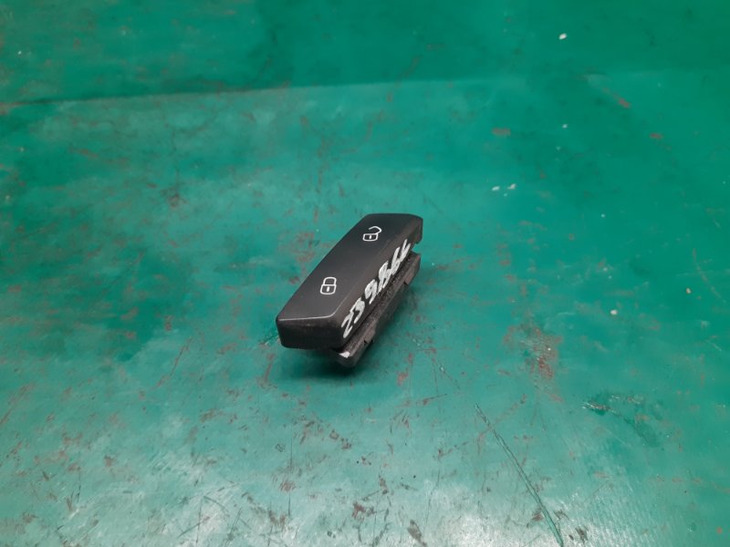 Кнопка центрального замка передняя левая VOLKSWAGEN PASSAT B7 11-15 Седан 561 962 125 Б/У