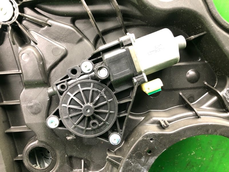 Стеклоподъемник задний левый SONATA YF 10-14 2014 YF 2.0 G4KH Стеклоподъемник задний левый SONATA YF 10-14 2014 YF 2.0 G4KH