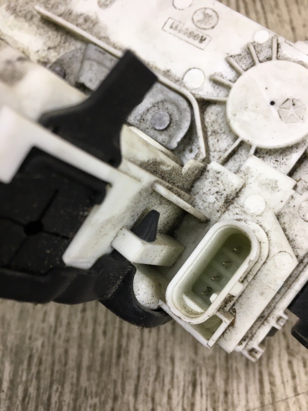 Замок двери задний правый DART 12-16 2014 PF 2.4 ED6