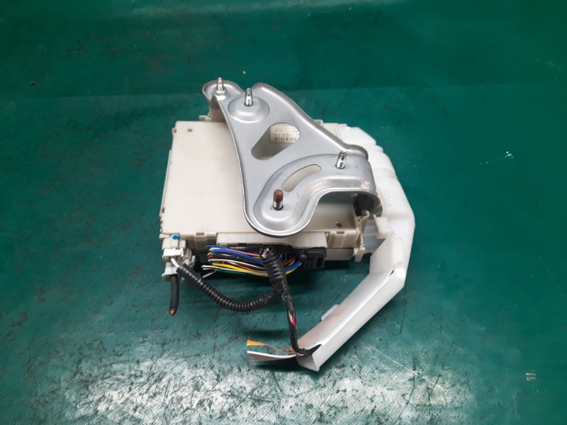 Блок предохранителей салон задний LEXUS GS350 GS300 05-11 Седан 3.5 Блок предохранителей салон задний LEXUS GS350 GS300 05-11 Седан 3.5