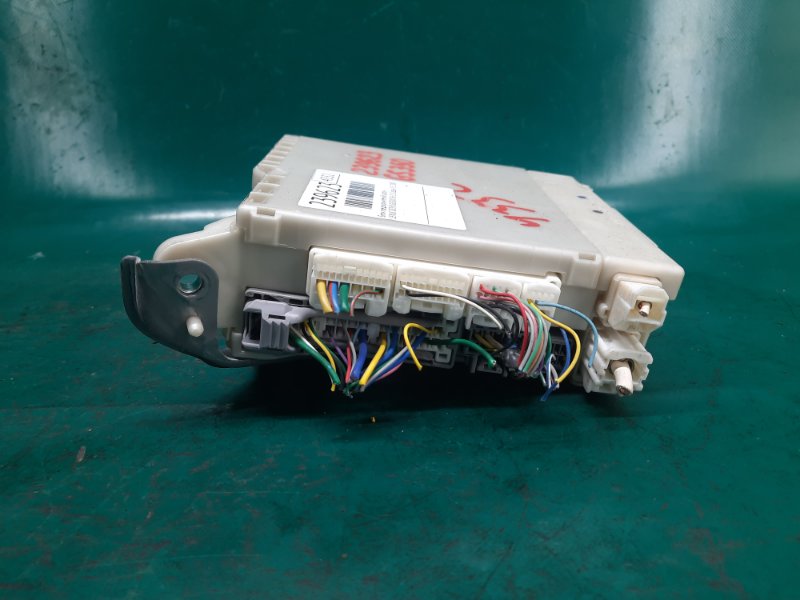 Блок предохранителей салон левый LEXUS GS350 GS300 05-11 Седан 3.5 Блок предохранителей салон левый LEXUS GS350 GS300 05-11 Седан 3.5