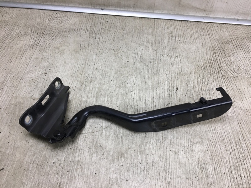 Запчасть петля капота левая DODGE DART 12-16 2014 PF 2.4 ED6 68082131AA Б/У Петля капота левая DODGE DART 12-16 2014 PF 2.4 ED6 68082131AA Б/У