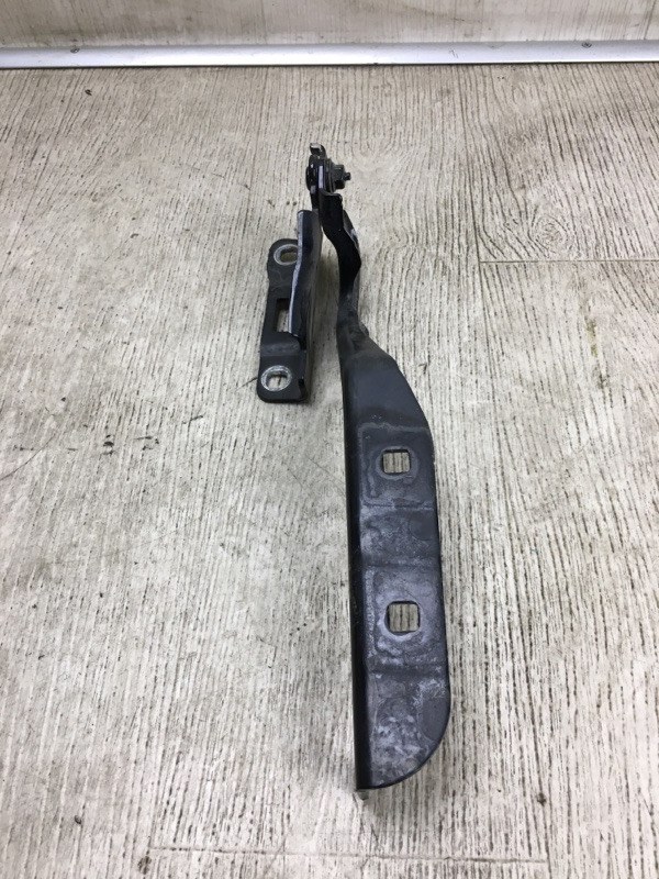 Петля капота правая DODGE DART 12-16 PF 2.4 ED6