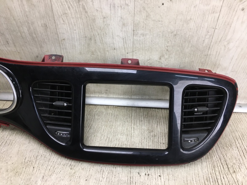 Накладка торпедо центр. DODGE DART 12-16 PF 2.4 ED6