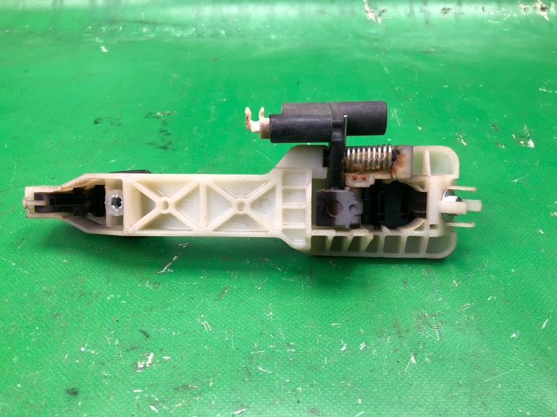 Ручка двери наружная задняя правая KIA FORTE/CERATO TD 08-13 TD 2.0 G4KD Ручка двери наружная задняя правая KIA FORTE/CERATO TD 08-13 TD 2.0 G4KD