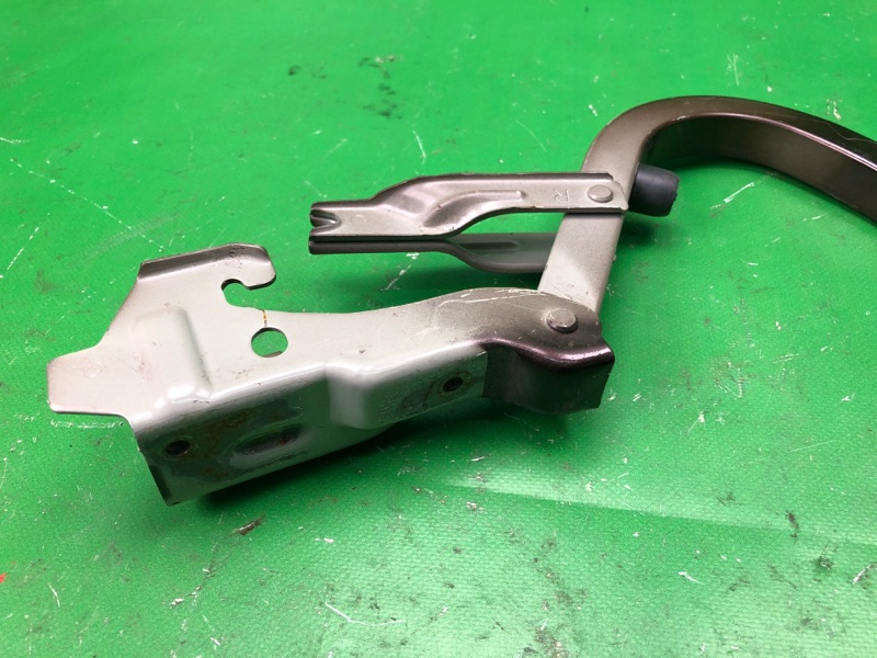 Петля крышки багажника правая KIA FORTE/CERATO TD 08-13 TD 2.0 G4KD