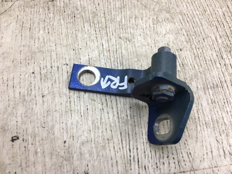 Петля двери верхняя передняя правая FOCUS 10-18 2017 CB8 2.0 XQDA