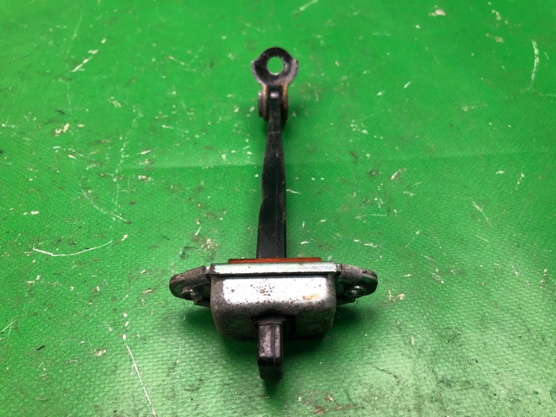 Ограничитель двери передний левый FORTE/CERATO TD 08-13 2010 TD 2.0 G4KD Ограничитель двери передний левый FORTE/CERATO TD 08-13 2010 TD 2.0 G4KD