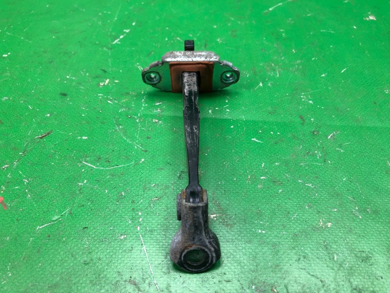 Ограничитель двери передний левый KIA FORTE/CERATO TD 08-13 TD 2.0 G4KD Ограничитель двери передний левый KIA FORTE/CERATO TD 08-13 TD 2.0 G4KD