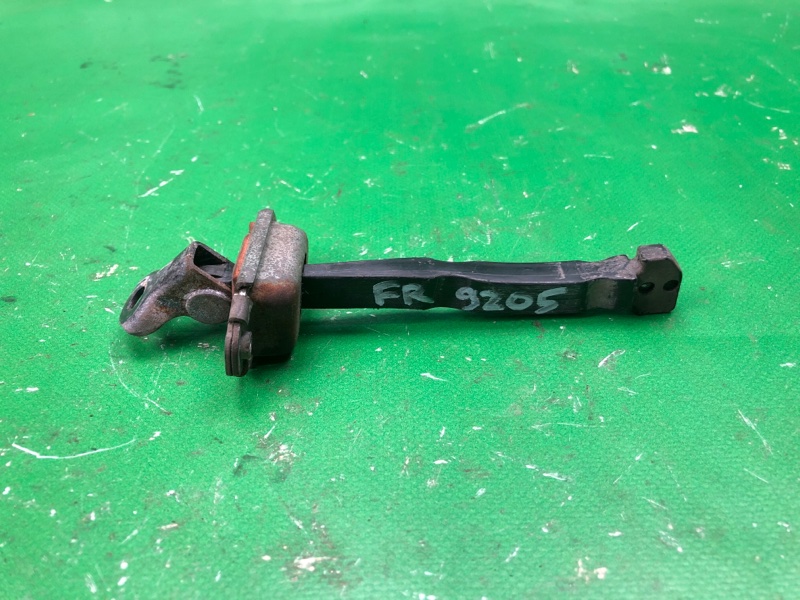 Запчасть ограничитель двери передний правый KIA FORTE/CERATO TD 08-13 2010 TD 2.0 G4KD 79390-1M000 Б/У Ограничитель двери передний правый KIA FORTE/CERATO TD 08-13 2010 TD 2.0 G4KD 79390-1M000 Б/У