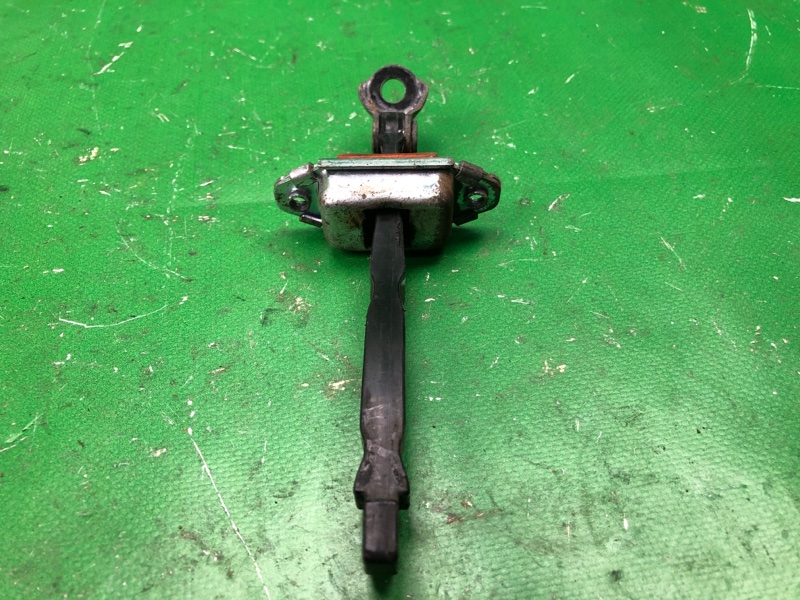 Ограничитель двери передний правый KIA FORTE/CERATO TD 08-13 TD 2.0 G4KD Ограничитель двери передний правый KIA FORTE/CERATO TD 08-13 TD 2.0 G4KD