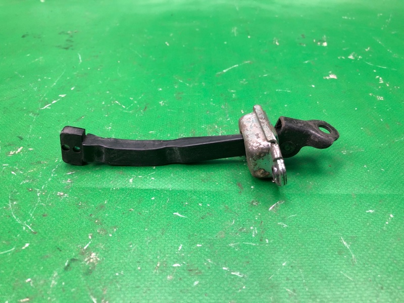 Запчасть ограничитель двери задний правый KIA FORTE/CERATO TD 08-13 2010 TD 2.0 G4KD 79490-1M000 Б/У Ограничитель двери задний правый KIA FORTE/CERATO TD 08-13 2010 TD 2.0 G4KD 79490-1M000 Б/У