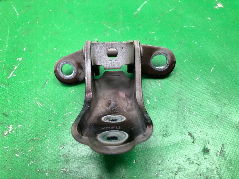 Петля двери верхняя передняя левая FORTE/CERATO TD 08-13 2010 TD 2.0 G4KD Петля двери верхняя передняя левая FORTE/CERATO TD 08-13 2010 TD 2.0 G4KD