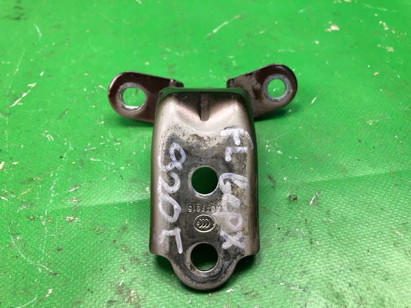 Петля двери верхняя передняя левая KIA FORTE/CERATO TD 08-13 TD 2.0 G4KD Петля двери верхняя передняя левая KIA FORTE/CERATO TD 08-13 TD 2.0 G4KD