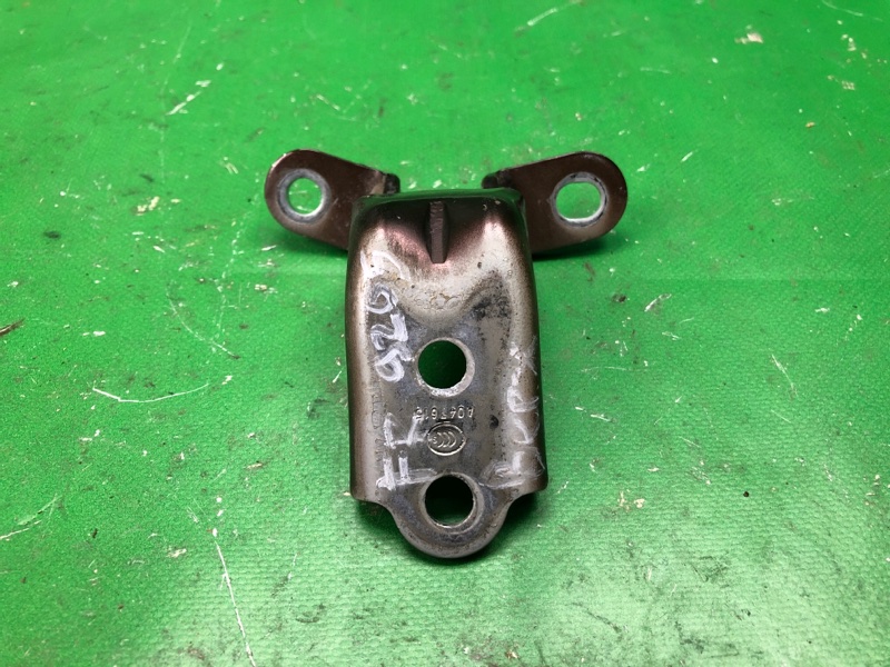 Петля двери верхняя передняя правая FORTE/CERATO TD 08-13 2010 TD 2.0 G4KD