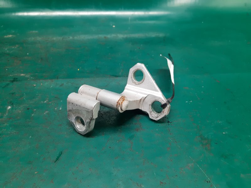 Петля двери верхняя задняя правая LEXUS GS350 GS300 05-11 2009 Седан 3.5 68730-30180 Б/У