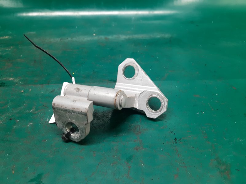 Петля двери нижняя передняя правая GS350 GS300 05-11 2009 Седан 3.5