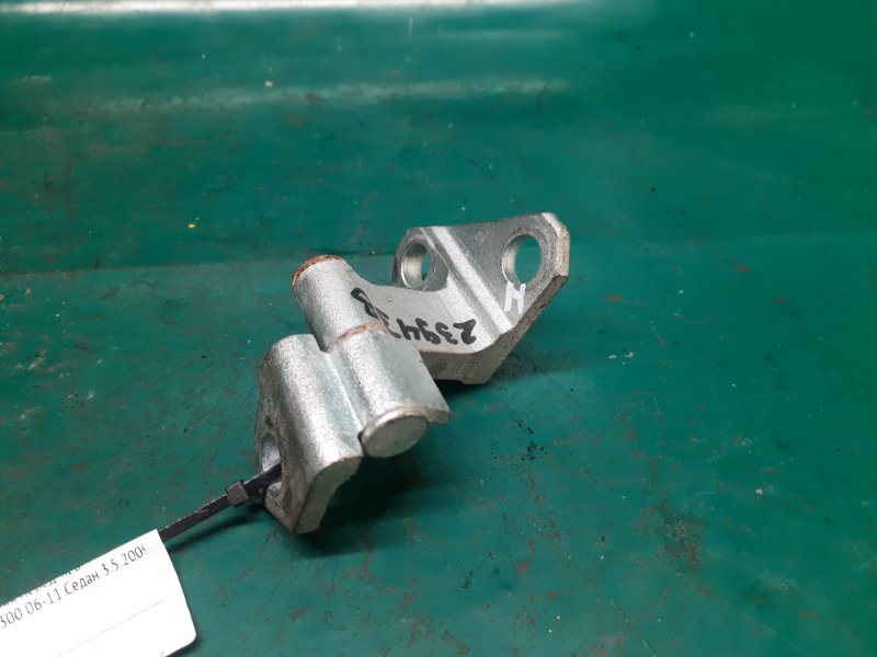 Петля двери нижняя передняя левая LEXUS GS350 GS300 05-11 Седан 3.5