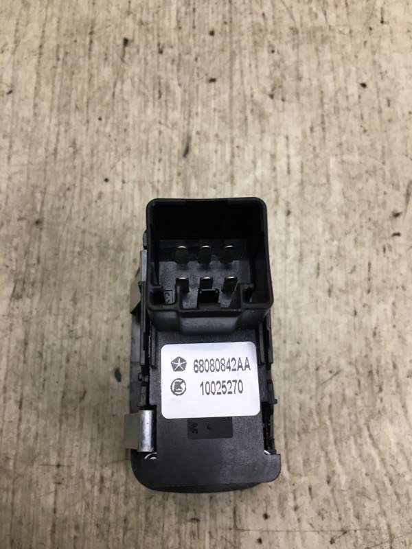 Кнопка стеклоподъемника задняя правая DODGE JOURNEY 08-20 JC 3.6 ERB