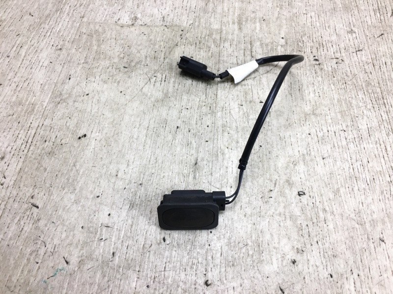 Запчасть кнопка открывания багажника наружная DODGE JOURNEY 08-20 2011 JC 3.6 ERB 68080582AA Б/У Кнопка открывания багажника наружная DODGE JOURNEY 08-20 2011 JC 3.6 ERB 68080582AA Б/У