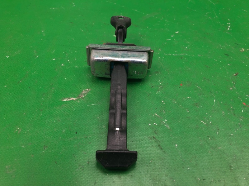 Ограничитель двери передний правый FORD FOCUS 10-18 BK 2.0 XQDA