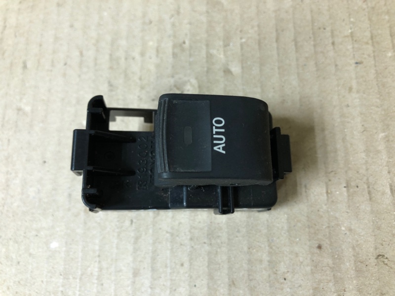 Кнопка стеклоподъемника задняя правая TOYOTA VENZA 09-16 2011 Внедорожник 3.5 2GR-FE 84810-0T010 Б/У