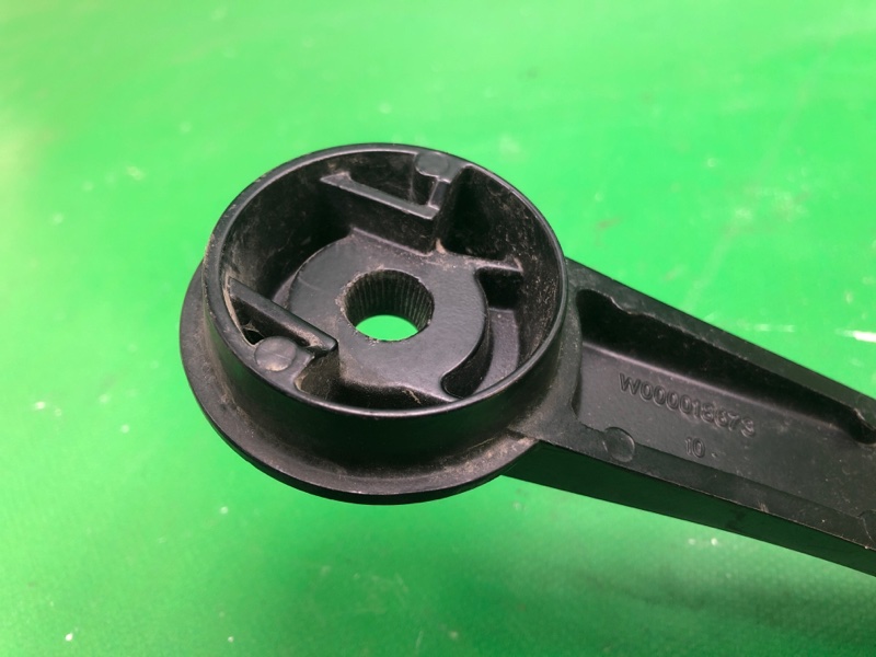 Поводок стеклоочистителя передний левый FOCUS 10-18 2014 BK 2.0 XQDA