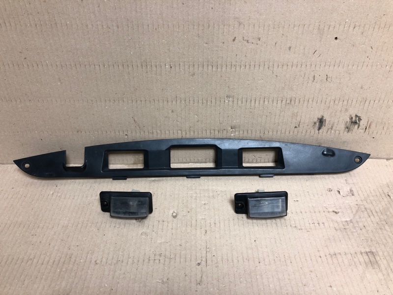 Панель подсветки номера INFINITI FX/QX70 S51 08-17 2016 Внедорожник 3.7 VQ37VHR 90817-1CA0A Б/У