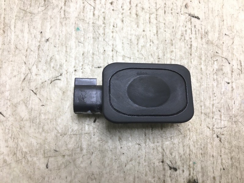 Запчасть кнопка открывания багажника наружная FORD FUSION 14- 2013 CD4 C25HDEX 1L2Z-14018-AC Б/У Кнопка открывания багажника наружная FORD FUSION 14- 2013 CD4 C25HDEX 1L2Z-14018-AC Б/У
