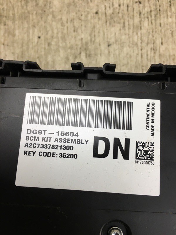 Блок предохранителей моторный отсек FUSION 14- 2013 CD4 C25HDEX Блок предохранителей моторный отсек FUSION 14- 2013 CD4 C25HDEX