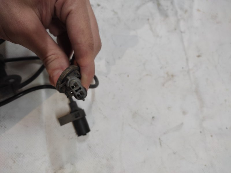 Датчик ABS передний левый IMPREZA 00-07 GD/GG Датчик ABS передний левый IMPREZA 00-07 GD/GG